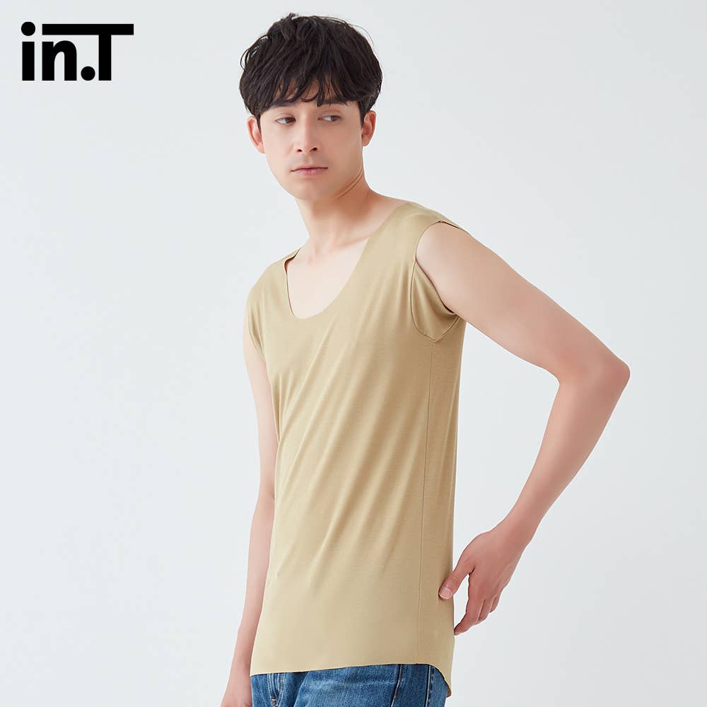 [For T-shirts only (loose fit)] Sleeveless with sweat pad